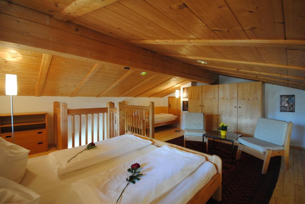 Postel nebo postele na pokoji v ubytování PEOPLE'S Hotel