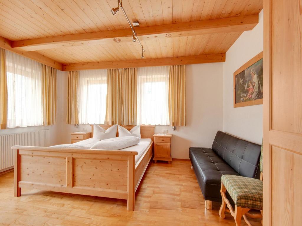 Postel nebo postele na pokoji v ubytování Lovely Apartment in Hainzenberg next to Forest