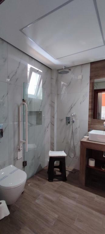 a bathroom with a toilet and a sink at Amalia in Paleo Tsifliki
