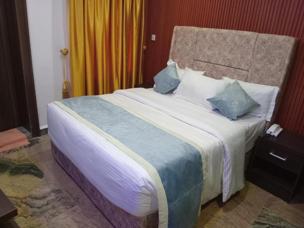 Postel nebo postele na pokoji v ubytování ComeInn CAS Hotel