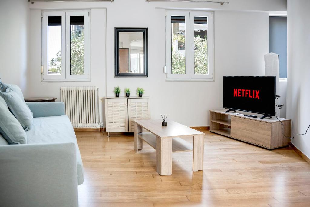 Athens Apartment on Lycabettus Hill with Rooftop View Access