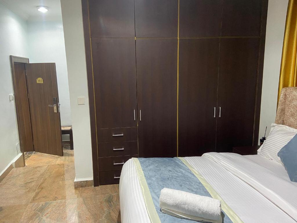 Postel nebo postele na pokoji v ubytování ComeInn CAS Hotel
