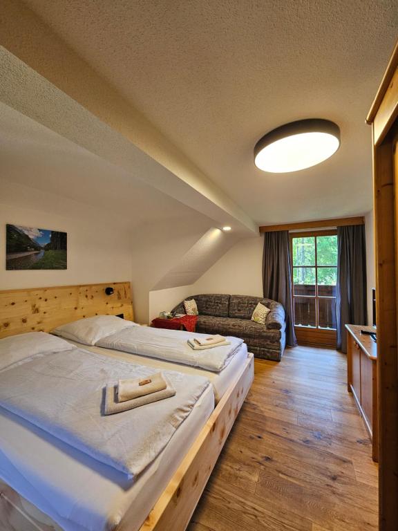 Postel nebo postele na pokoji v ubytování Landhotel Lacknerhof