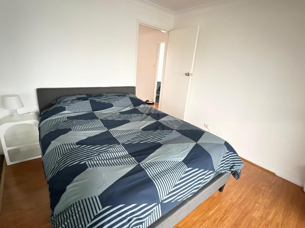 Gambar di galeri bagi Queen Room with Private Balcony - SW4 di Wentworthville