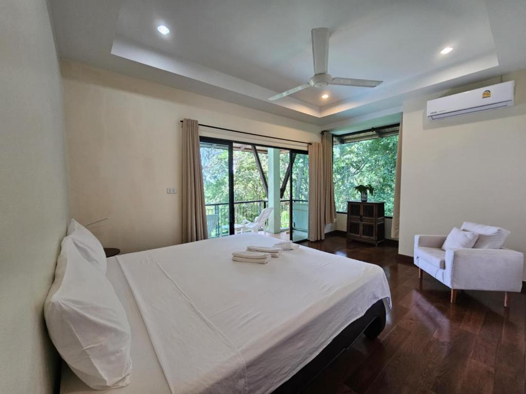 Beachfront villa in Rawai photo