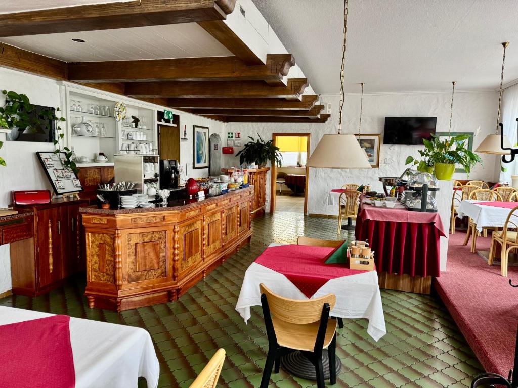 TV a/nebo společenská místnost v ubytování Hotel Zum Ritter