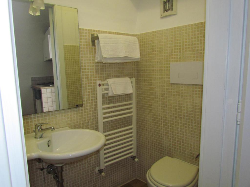 Koupelna v ubytování Arco Michele