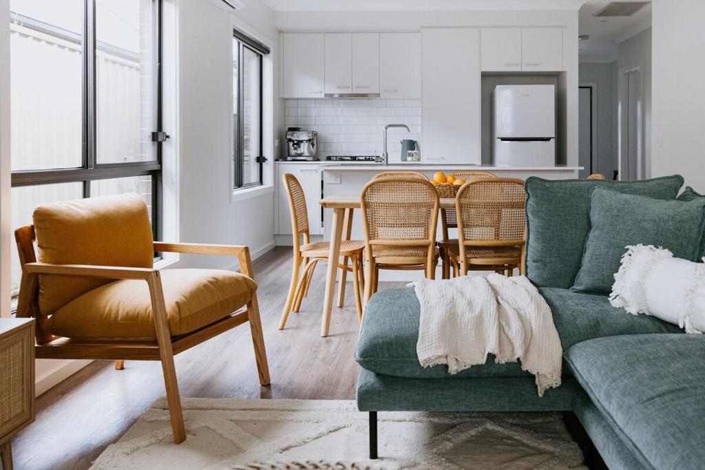 Χώρος καθιστικού στο 3 Bed, 2 Bath Home in Sale