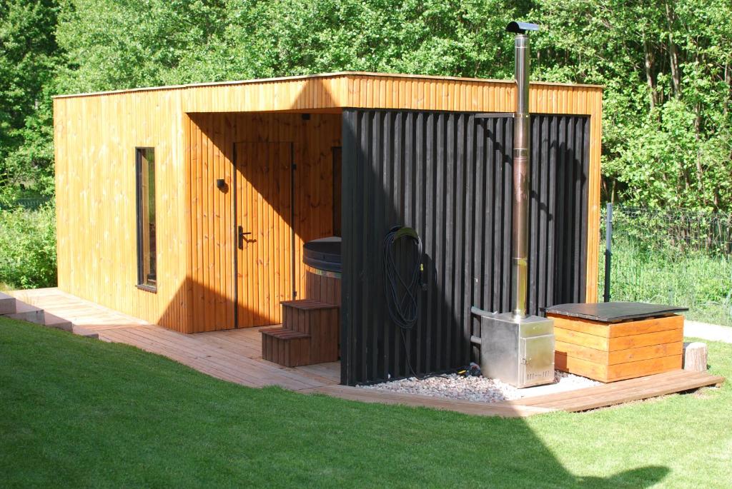 Vonkajšia záhrada v ubytovaní Forest House Sasino-SPA Sauna Balia