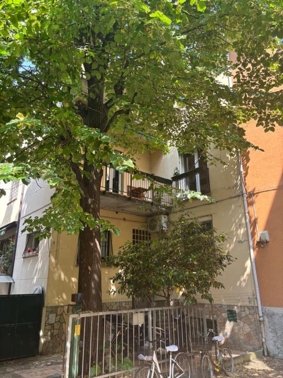 Το κτήριο όπου στεγάζεται  το διαμέρισμα