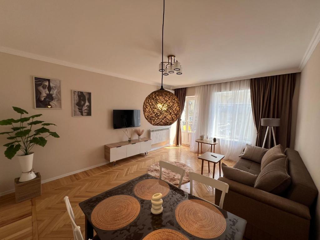 Cozy Central Flat - near 28 mall در باکو