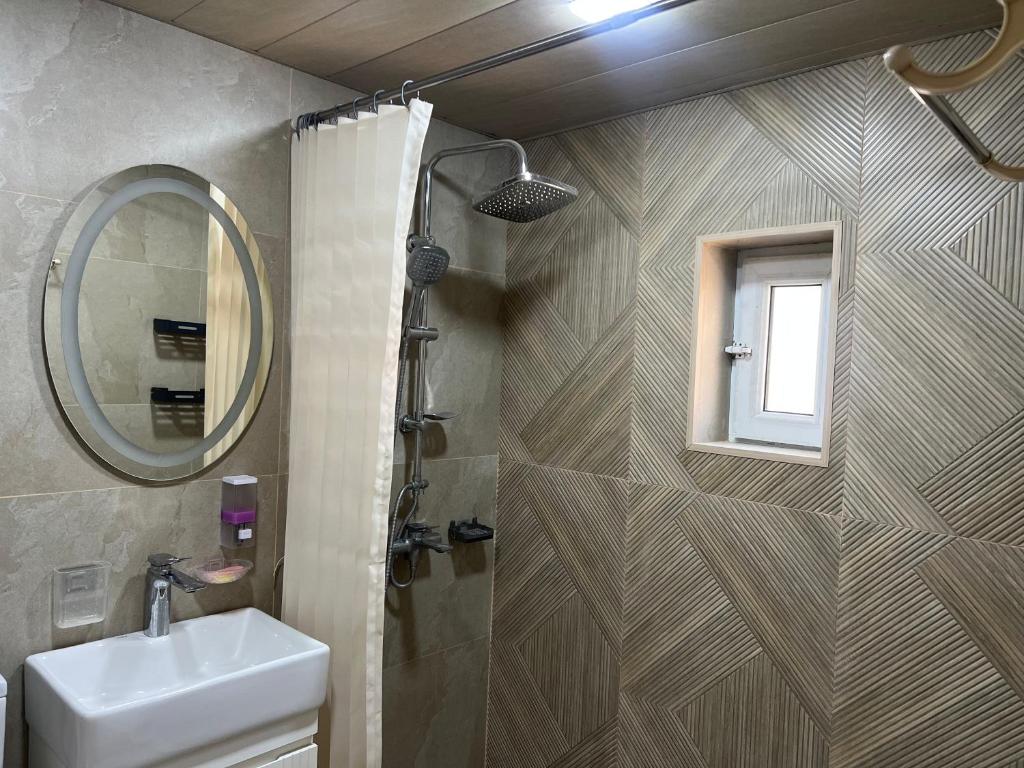 لابی و فضای عمومی Cozy Central Flat - near 28 mall - تصویر ۵