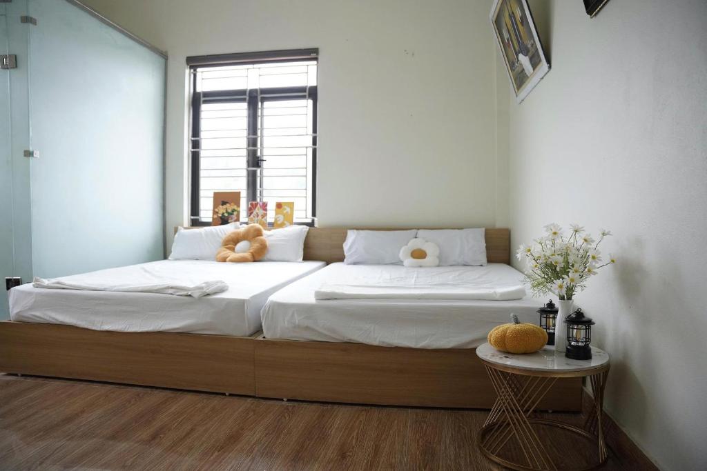 Postel nebo postele na pokoji v ubytování nhà nghỉ Ngân Hà
