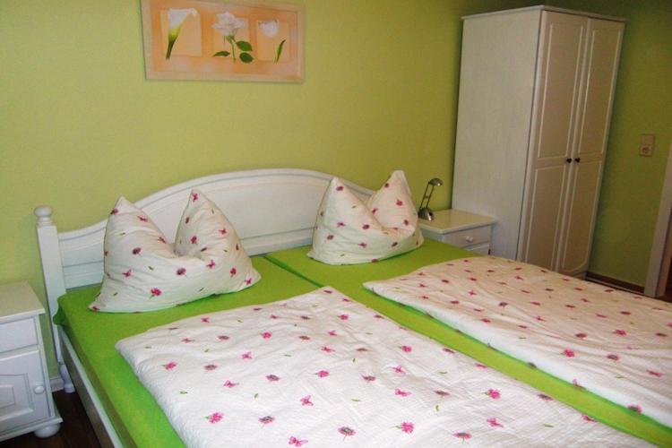 Postel nebo postele na pokoji v ubytování Cosy Apartment in Weißig with Garden