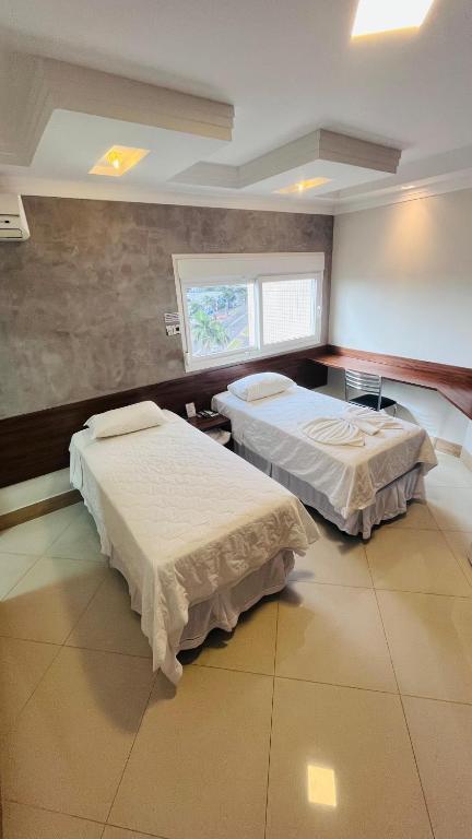 Postel nebo postele na pokoji v ubytování SHELTON PALACE HOTEL