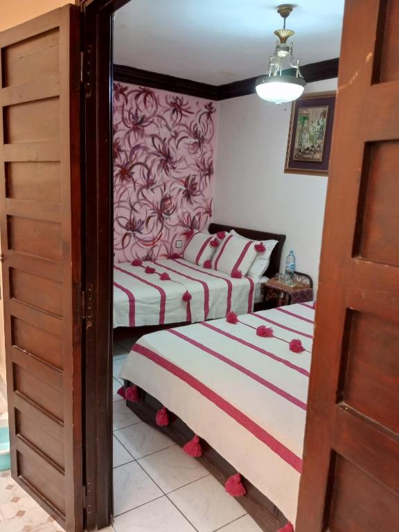 Postel nebo postele na pokoji v ubytování Riad Lahbiba