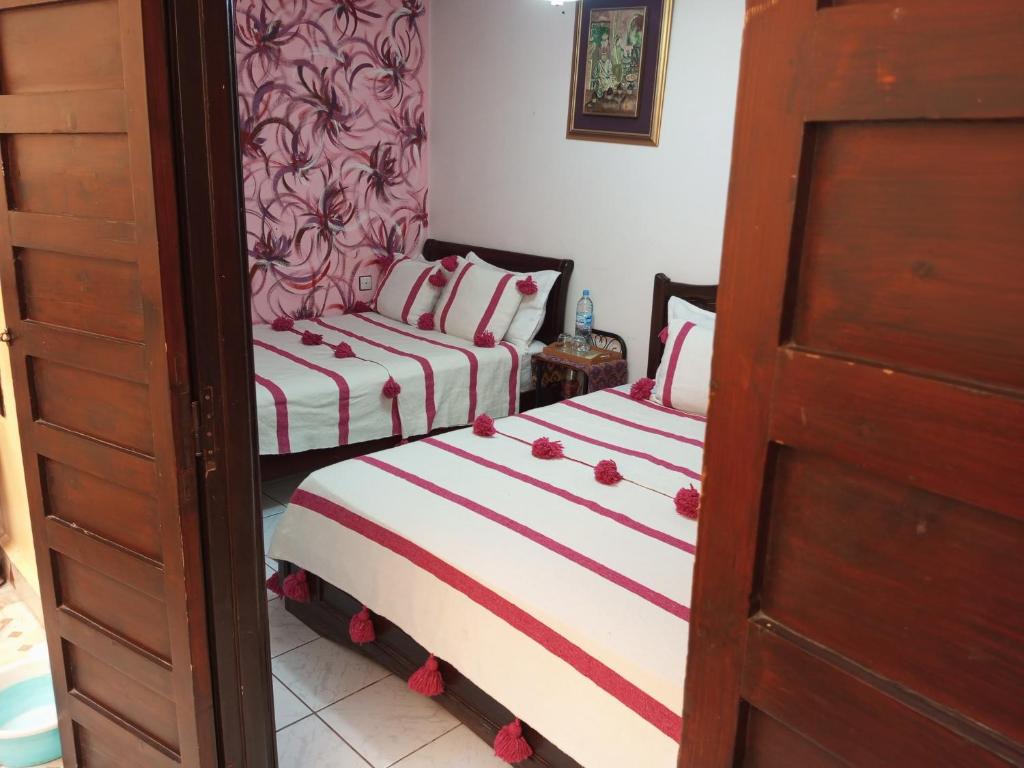 Postel nebo postele na pokoji v ubytování Riad Lahbiba