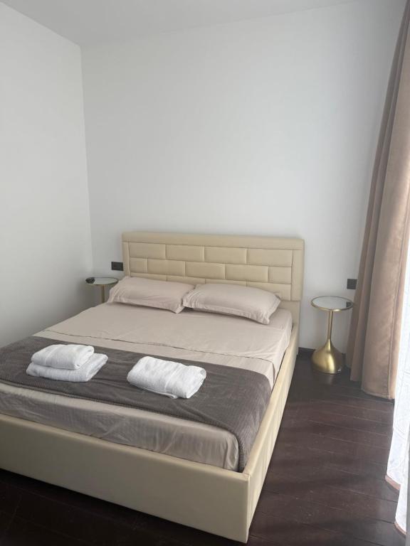 Postel nebo postele na pokoji v ubytování Lumi i Jetës