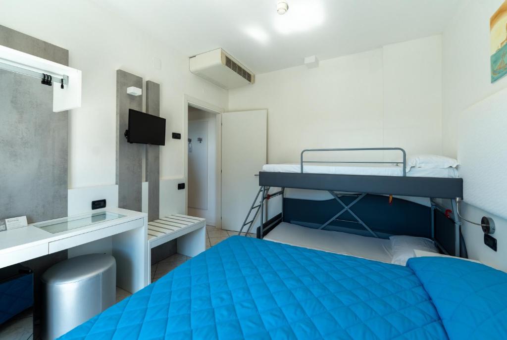 Łóżko lub łóżka w pokoju w obiekcie Hotel Kennedy