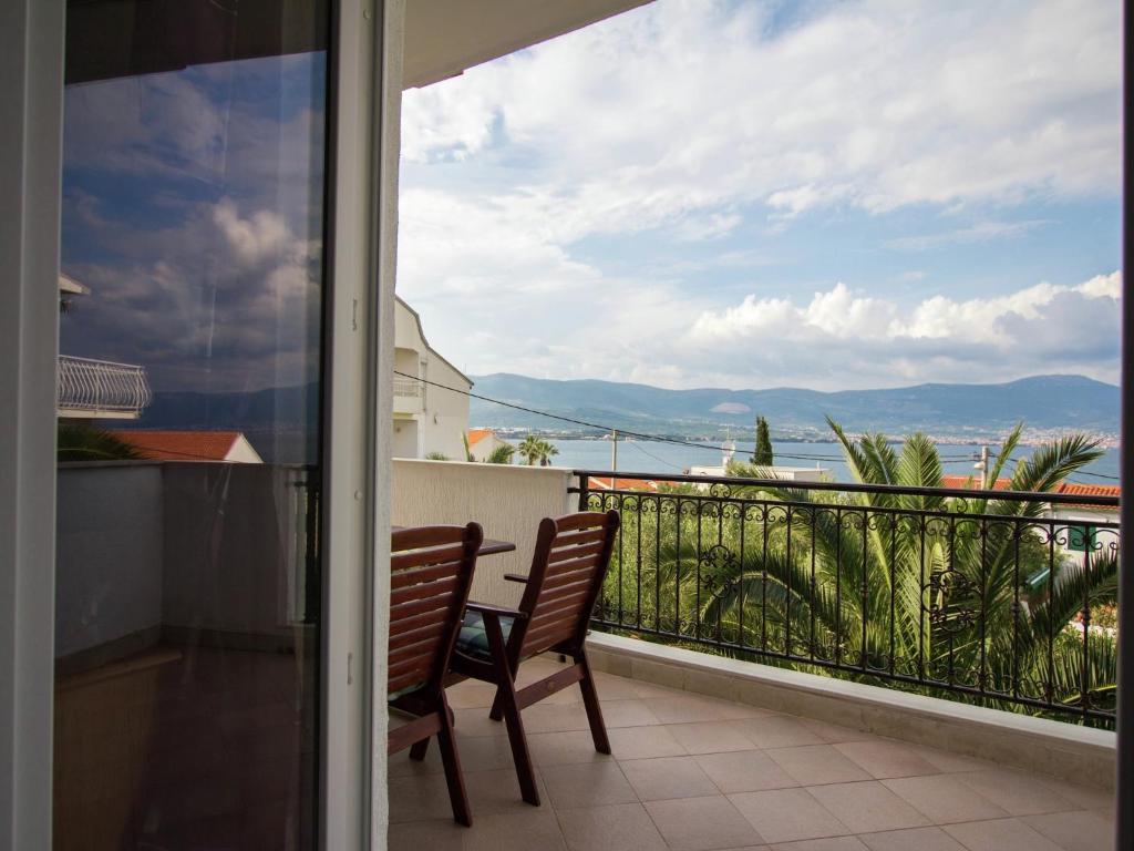 Modern Apartment in Slatine with Terrace