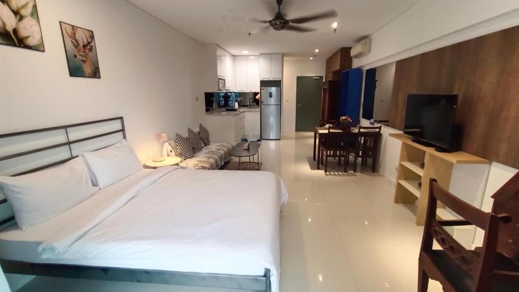 Summer Suites KLCC by CozyNest客房内的一张或多张床位