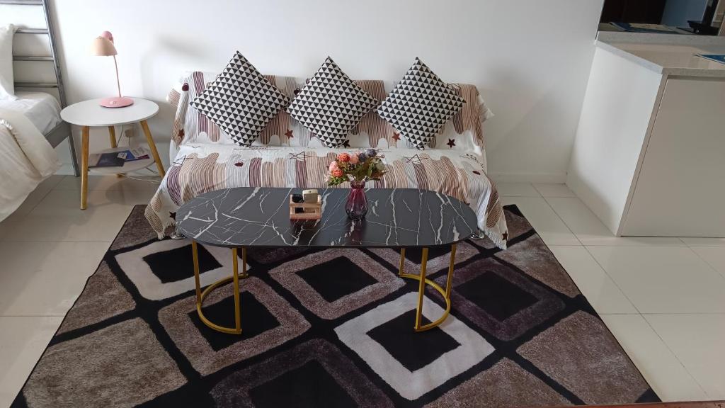Summer Suites KLCC by CozyNest客房内的一张或多张床位