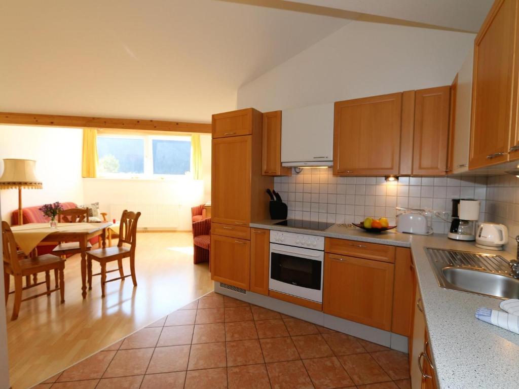 Kuchyňa alebo kuchynka v ubytovaní Apartment in Bichlbach at the lake