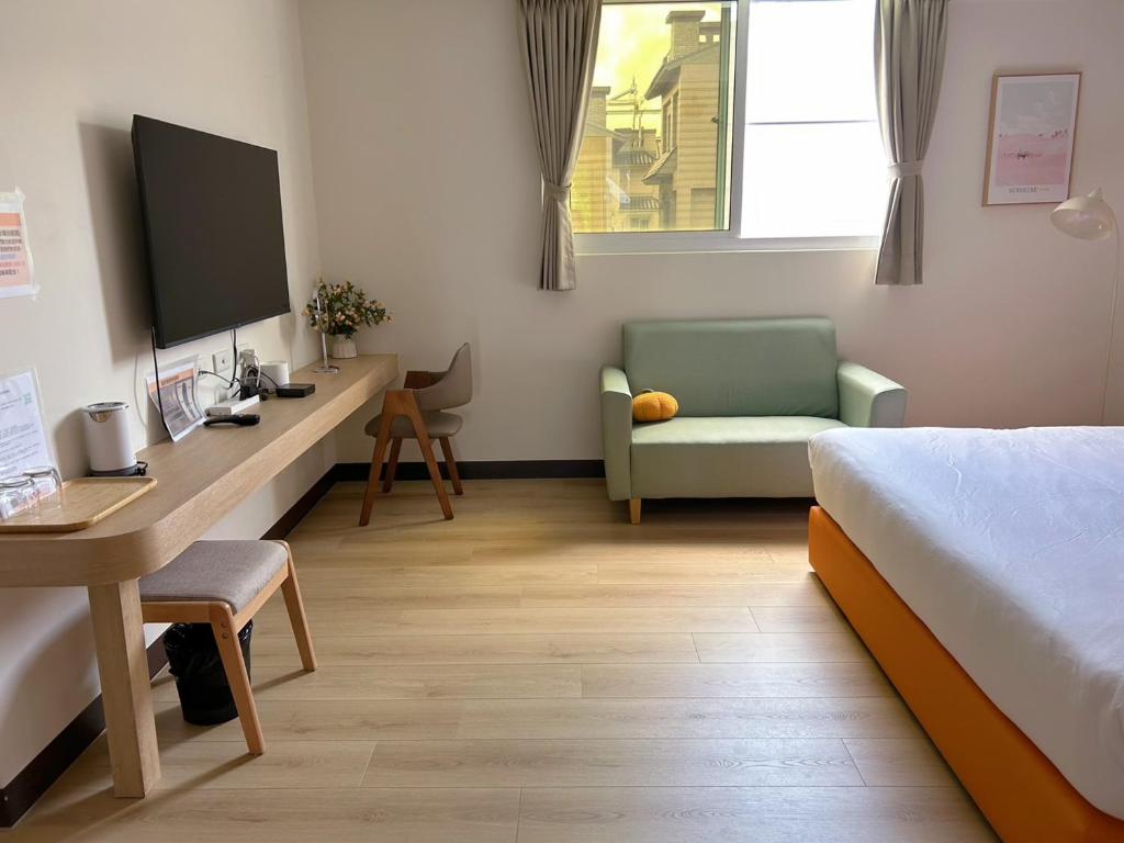 TV a/nebo společenská místnost v ubytování Orange Homestay