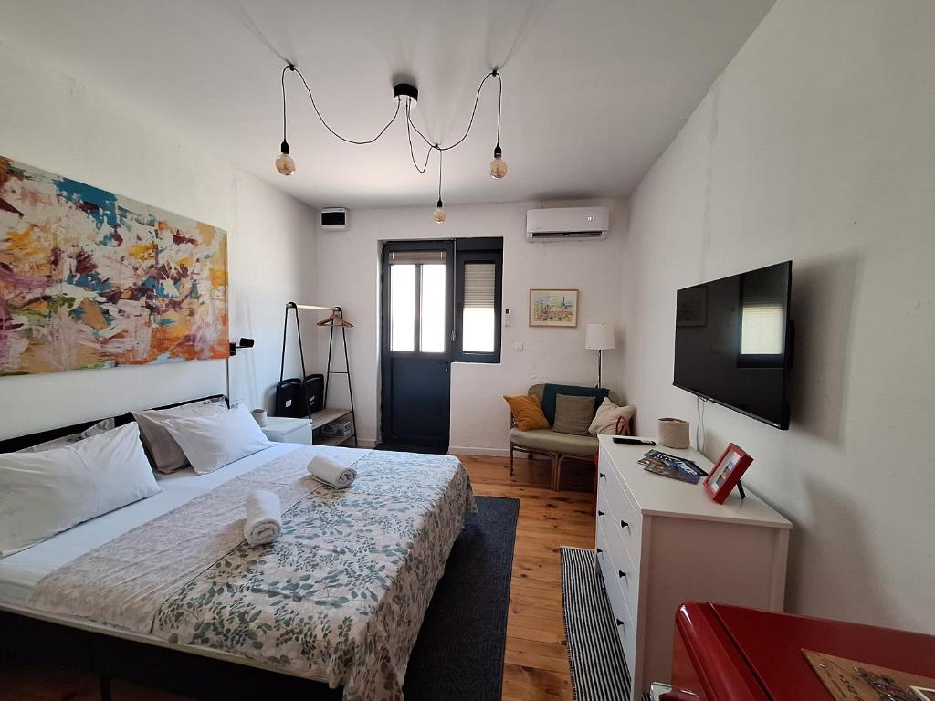 Postel nebo postele na pokoji v ubytování Cozy City Centar Studio