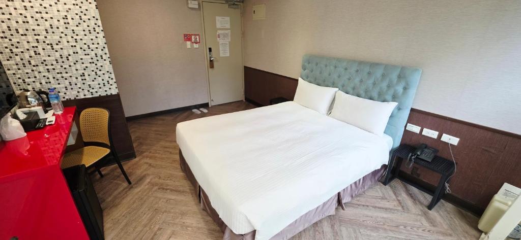 Postel nebo postele na pokoji v ubytování 喜園旅館Ximen Garden Inn