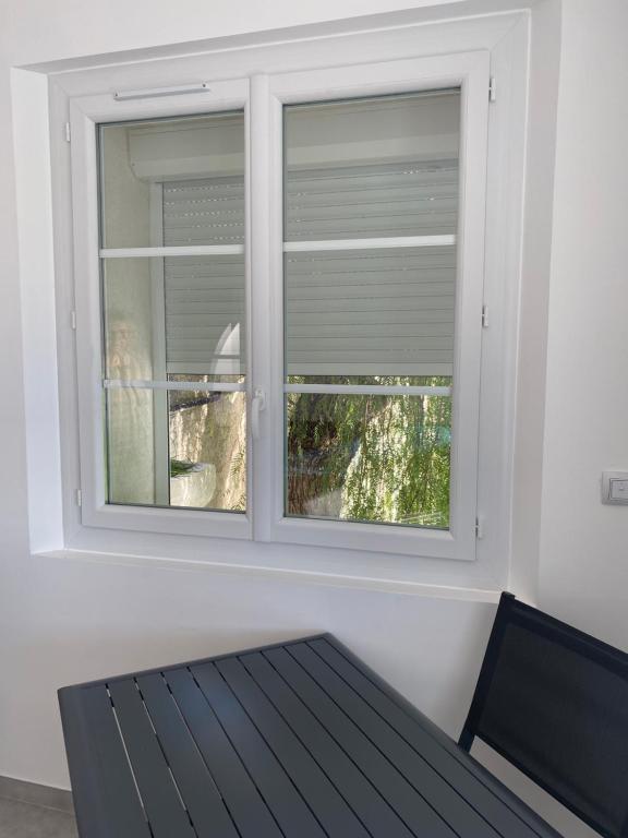 Posteľ alebo postele v izbe v ubytovaní Splendide Studio Miramar vue mer avec terrasse