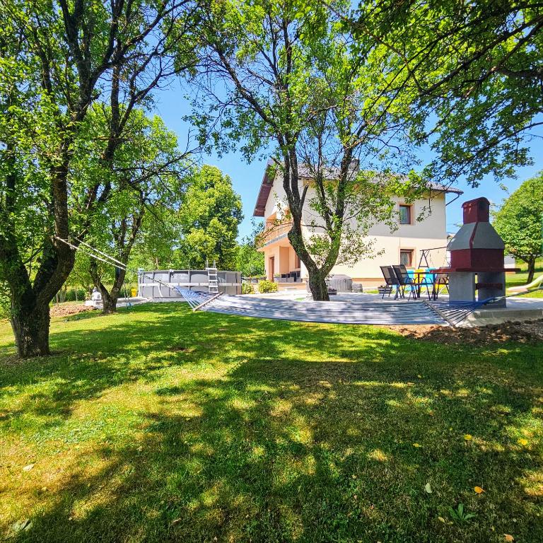 Vonkajšia záhrada v ubytovaní Apartment Topalović