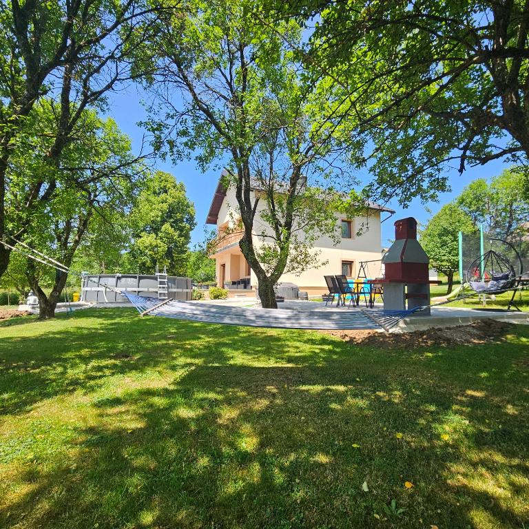 Vonkajšia záhrada v ubytovaní Apartment Topalović