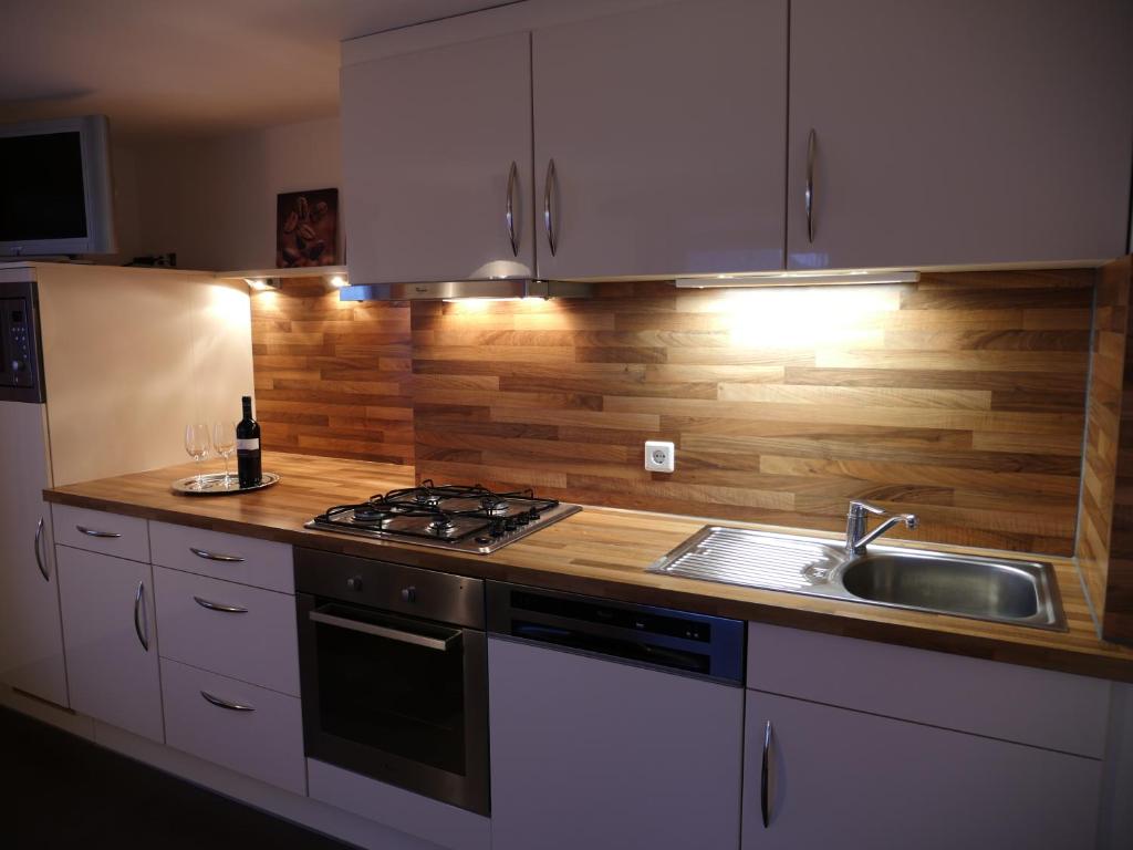 A kitchen or kitchenette at Haus Talblick