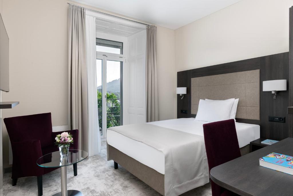 
Double Room with Lake View
