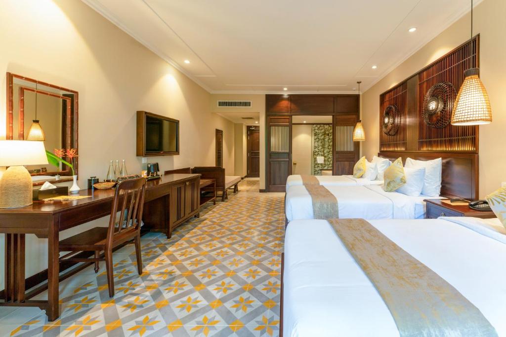 Premier Triple Pool View with Balcony