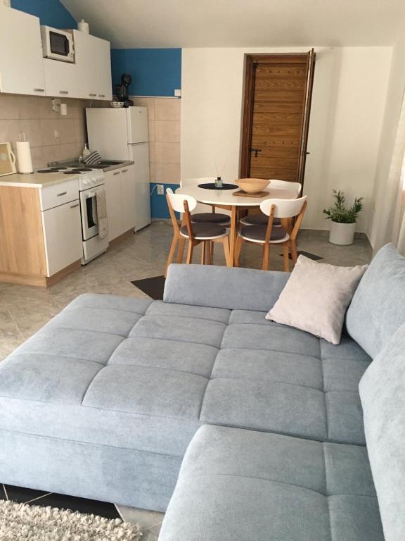 Kuchyň nebo kuchyňský kout v ubytování Orange&Blue Apartments