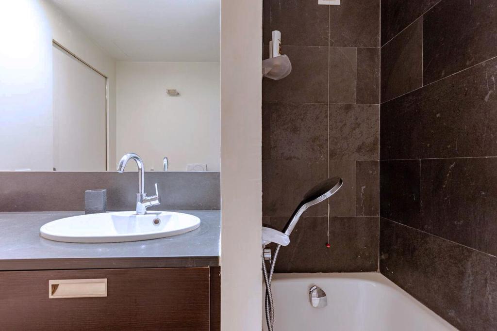 Bagno di RED LOFTY Milano- Loft moderno comodo per Ippodromo, San Siro, Rho Fiera-MiCo e Politecnico, parking