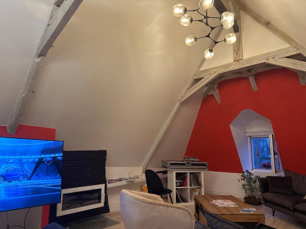 - un salon doté d'une télévision à grand écran dans l'établissement Les remparts de Guerande, à Guérande