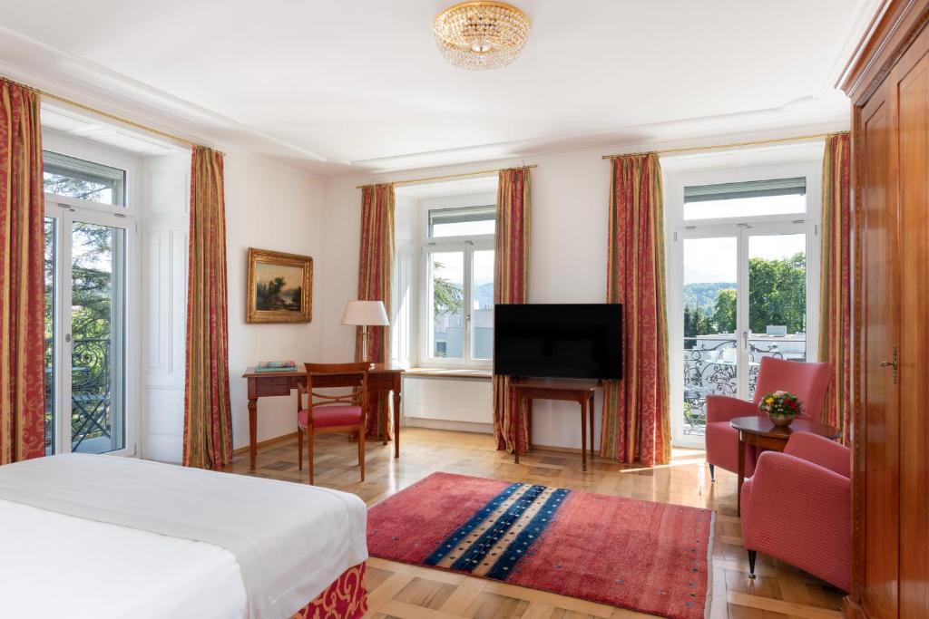 TV a/nebo společenská místnost v ubytování Grand Hotel Europe