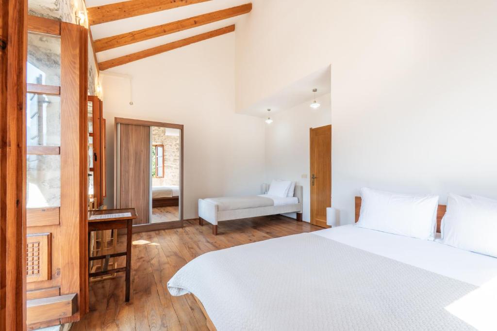 Tempat tidur dalam kamar di GuestHouse Mrshe Palace