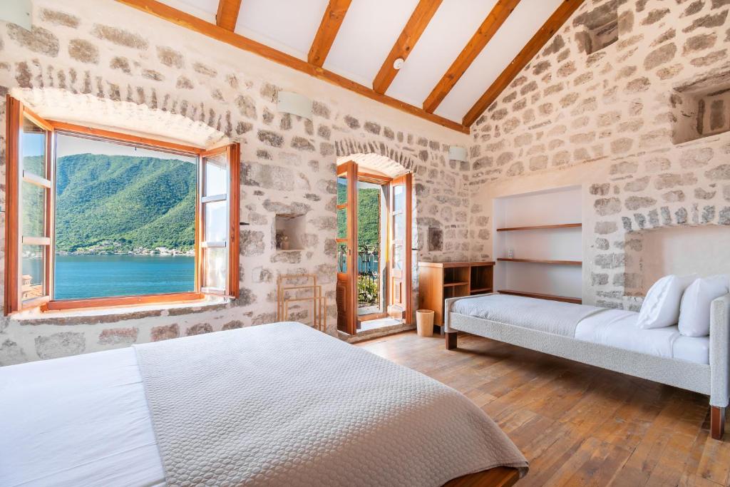 Tempat tidur dalam kamar di GuestHouse Mrshe Palace