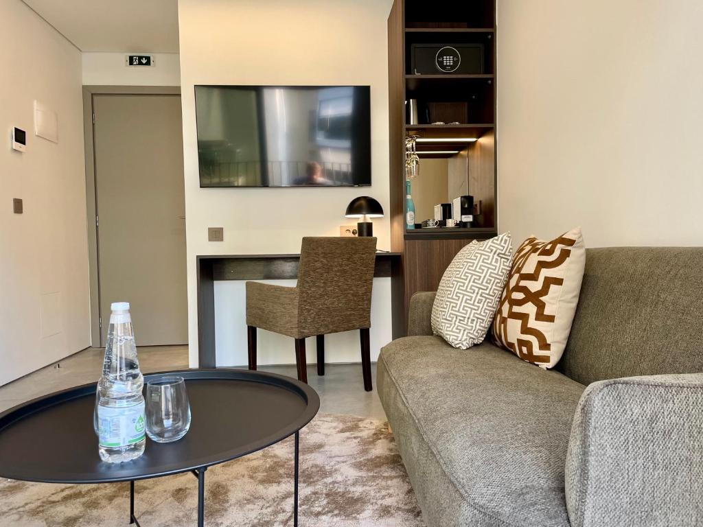 Posezení v ubytování THE NIXON Luxury Suites and Apartment Hotel