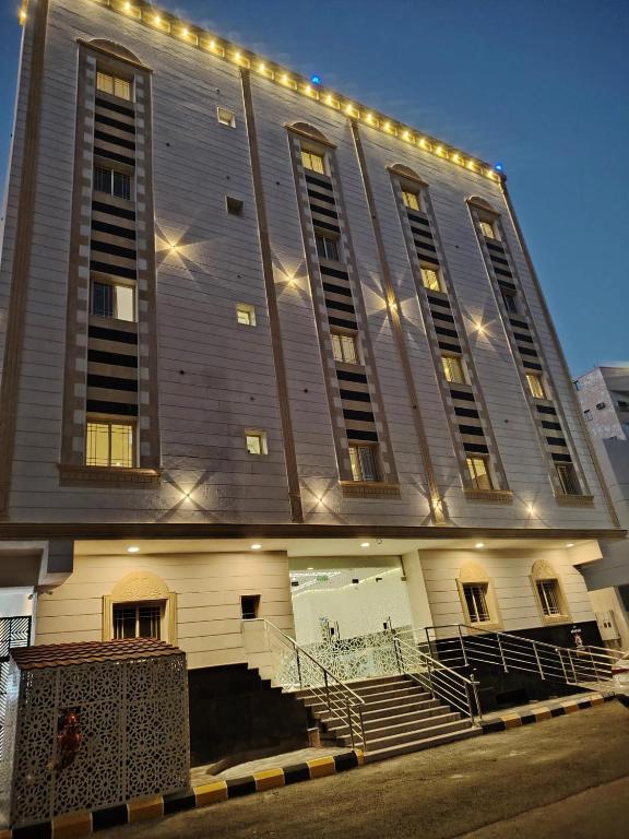 a building with lights on the side of it at شقق الاندلس in Medina