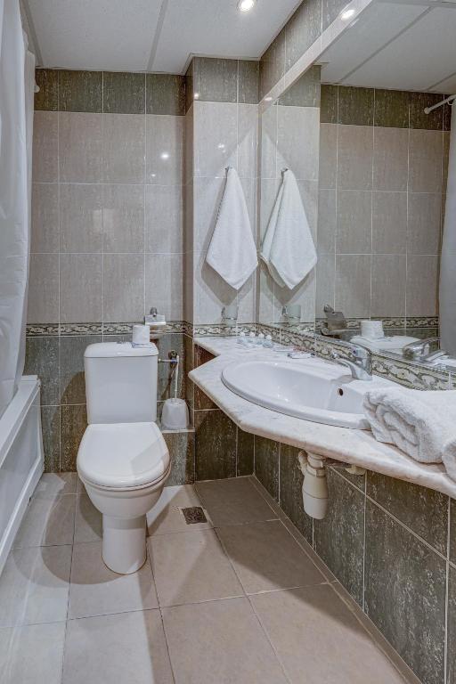 Double or Twin Room with Sea View (2 Adults + 1 Child)