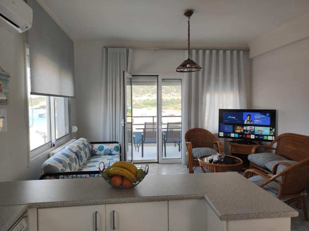 A television and/or entertainment centre at Maries Seaside Home