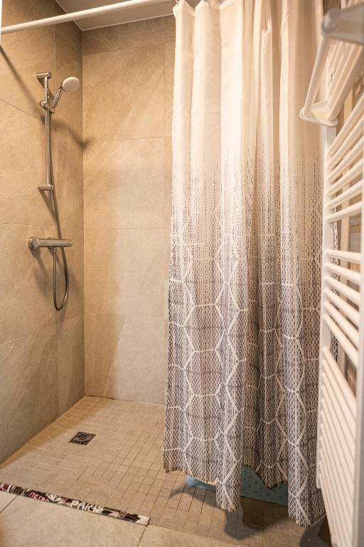 Cozy compact studio France – photo 20