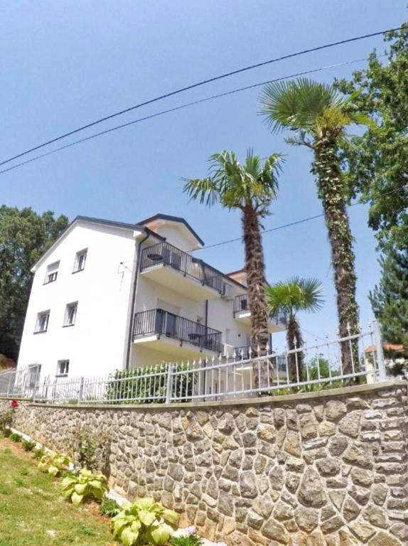 DejaBlue Apartments