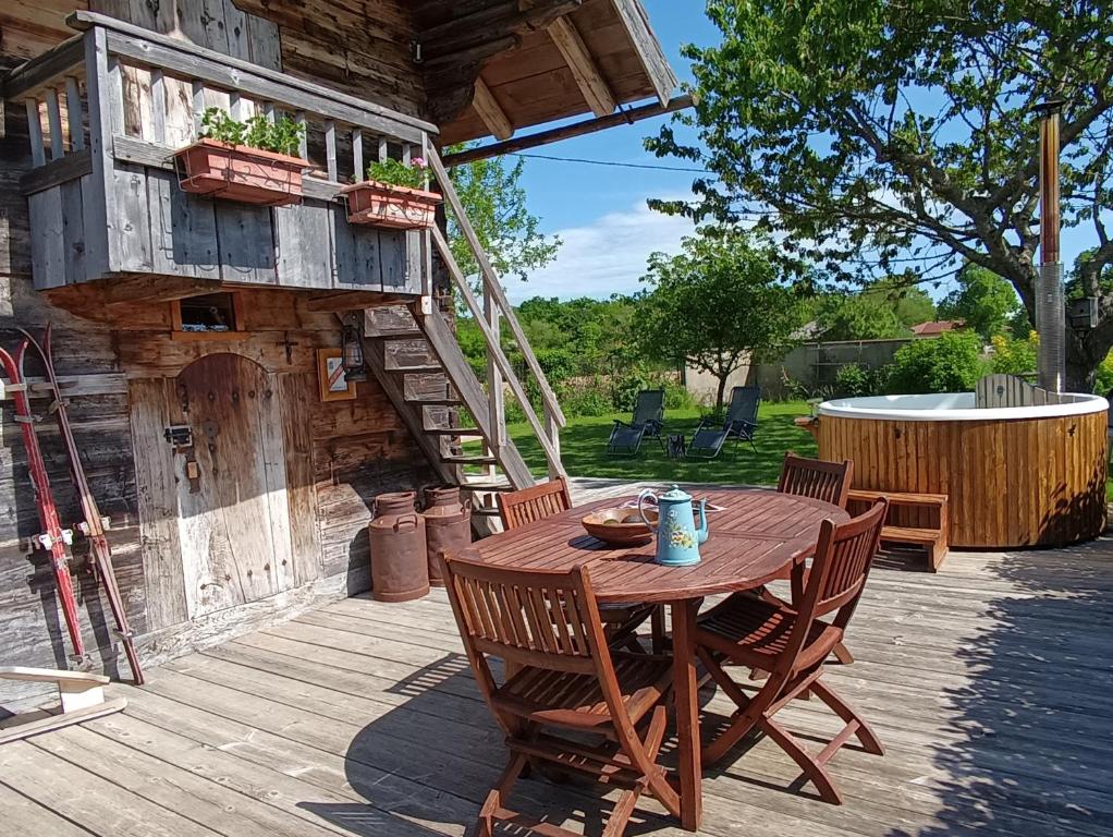 Balkón alebo terasa v ubytovaní Gîte / chalet meublé pour 2 personnes le 1780