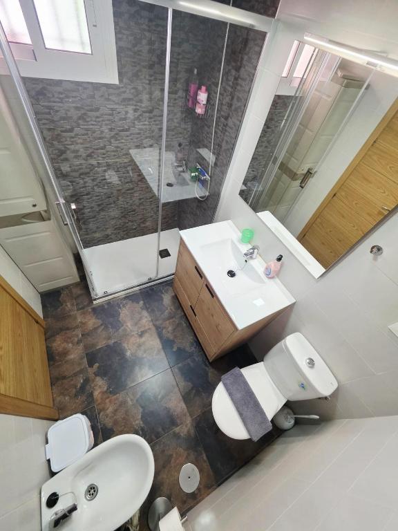 A bathroom at Apartamento calle de la Cordera, 3